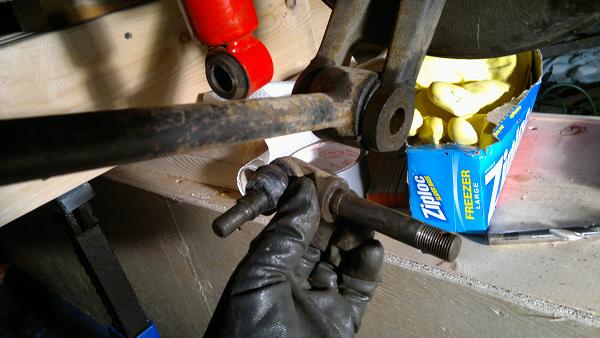 Lower shock mount